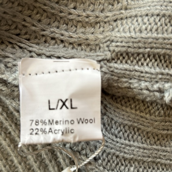 NEW Ugerloo Women’s Sweater Open Neckline Oversized Soft Green Size XL NWT - Picture 7 of 10